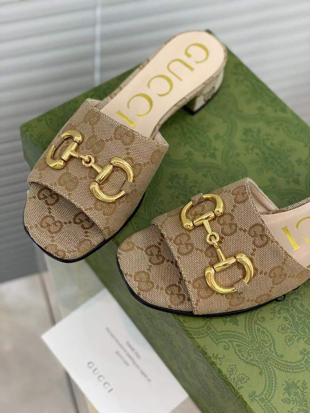 SE557 Size 4-10 Heels:2.5cm Lining: Sheep skin Sole: Italian leather