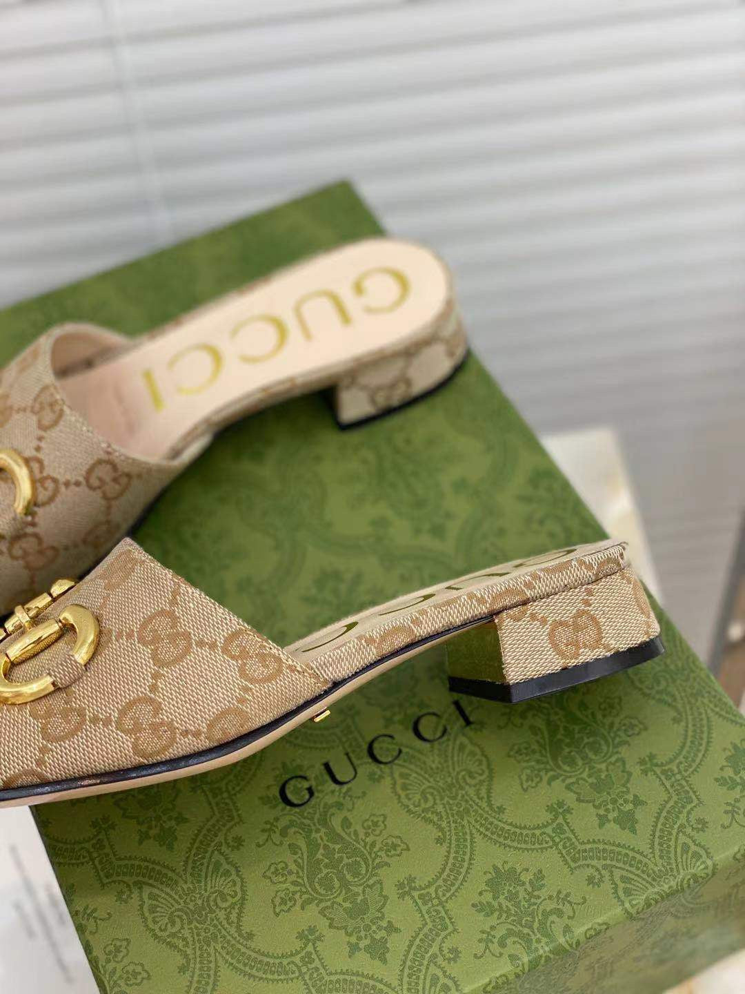 SE557 Size 4-10 Heels:2.5cm Lining: Sheep skin Sole: Italian leather