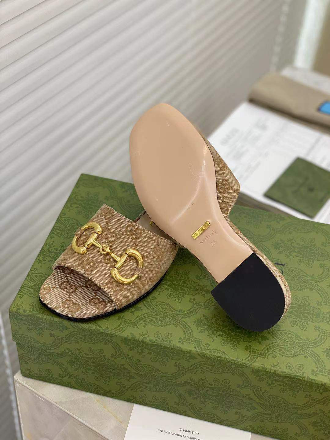 SE557 Size 4-10 Heels:2.5cm Lining: Sheep skin Sole: Italian leather
