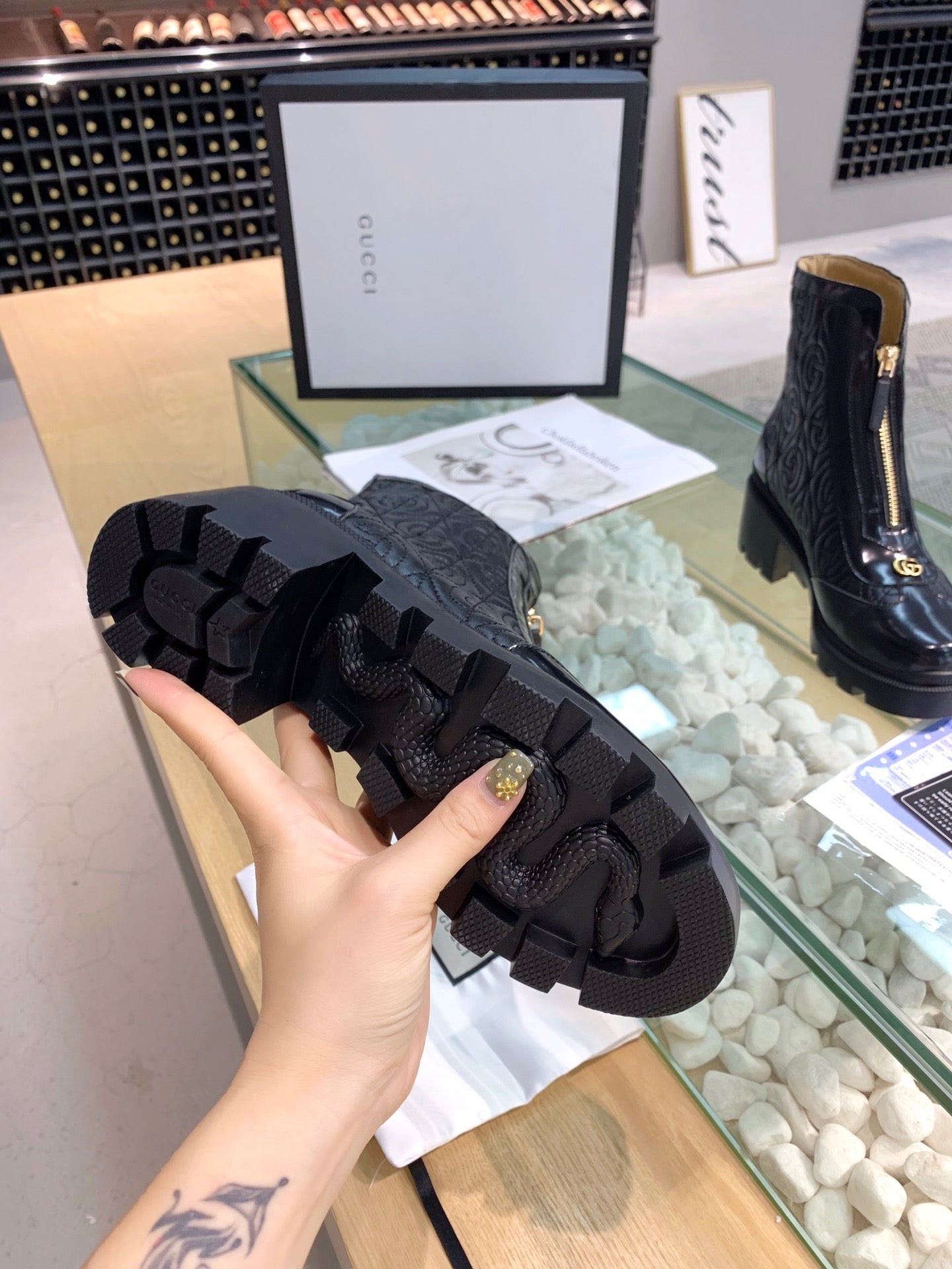 SE623 Size 4-11 Heels:6cm Material: Cowhide Lining: Cowhide Sole: Rubber