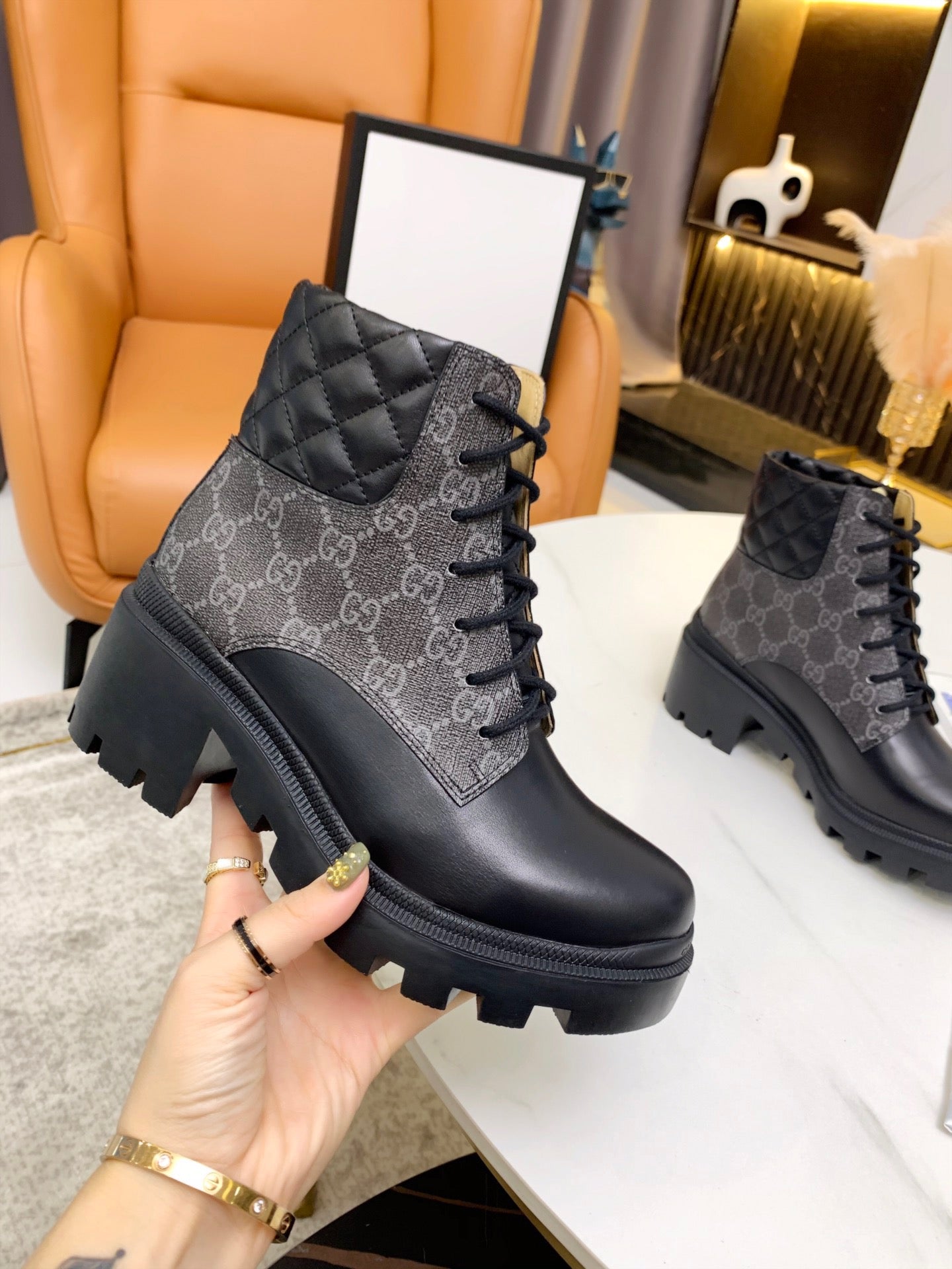 SE675 Size 4-11 Heels:6cm Material: Cowhide Lining: Cowhide Sole: Rubber