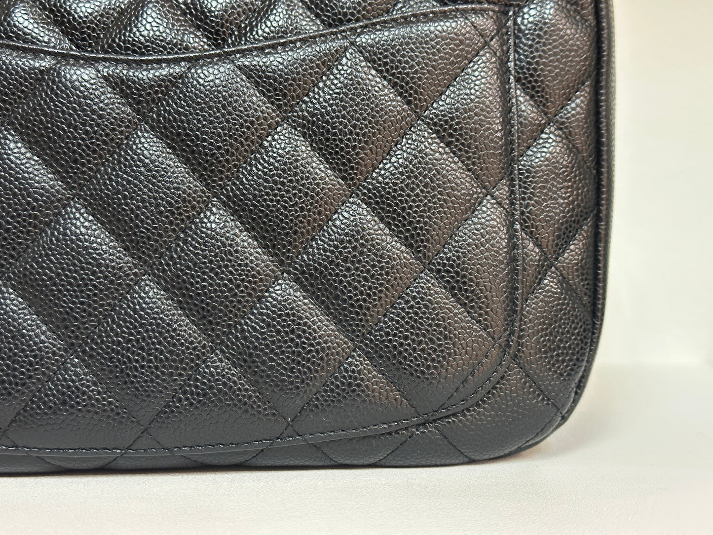 Chanel Black Quilted Caviar CC Logo Chain Shoulder Bag holo 8438