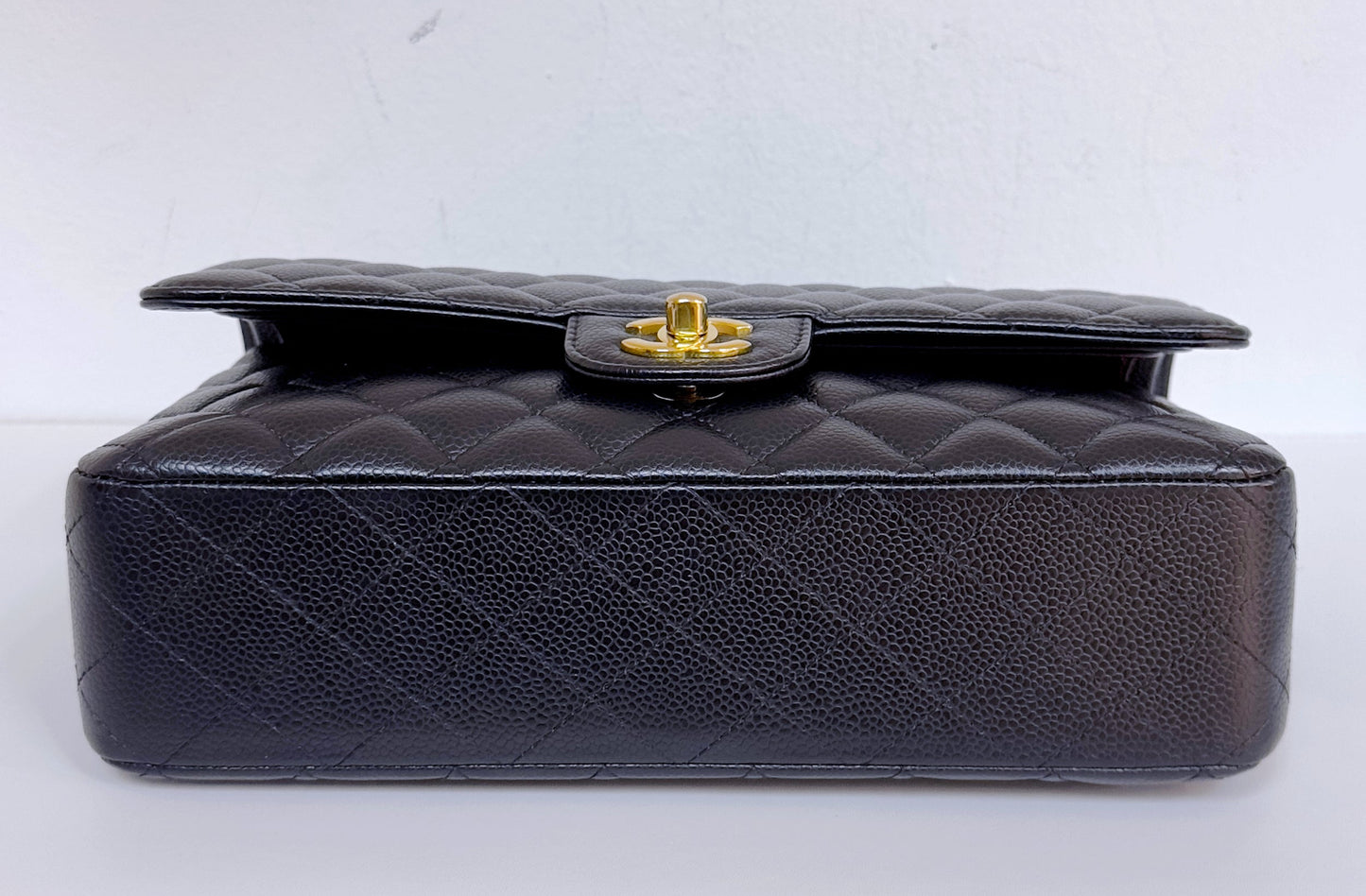 Chanel Medium Classic Quilted Caviar Double Flap Bag Black 2022 year Microchip (There is a slight crack on the inner buckle)