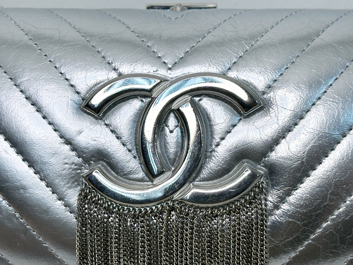 Chanel Silver Chain Fringe Leather Clutch Bag Silvery 2572 holo