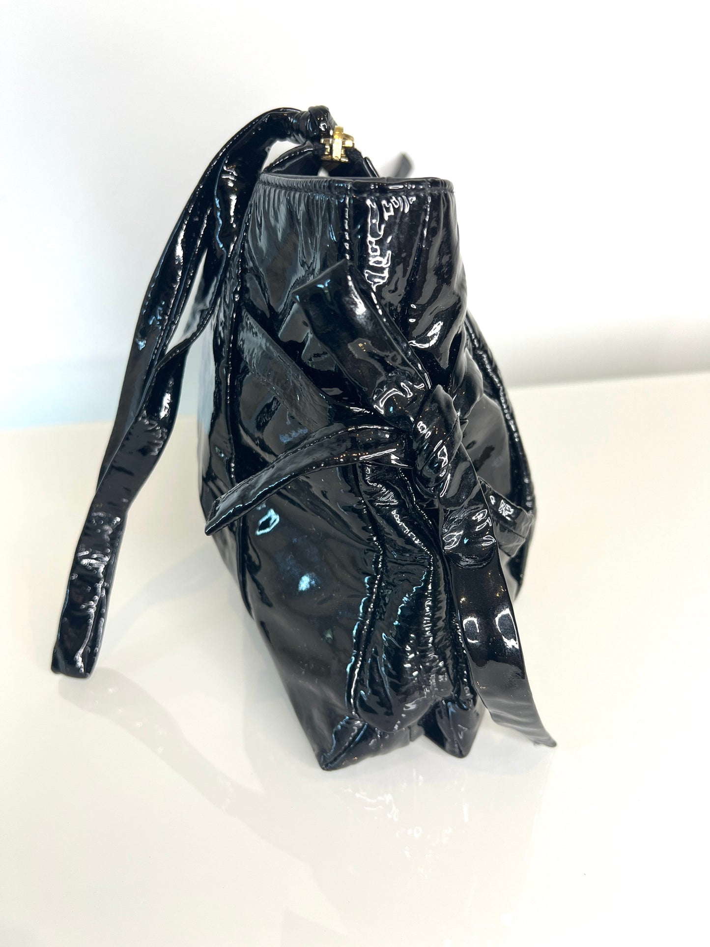 Gucci Pre-Loved Black Patent Leather Large Hysteria Clutch Bag
