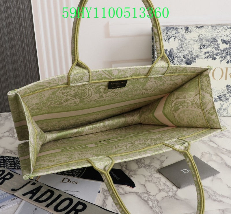 Christian Dior Luxury Bag - The Tote   196
