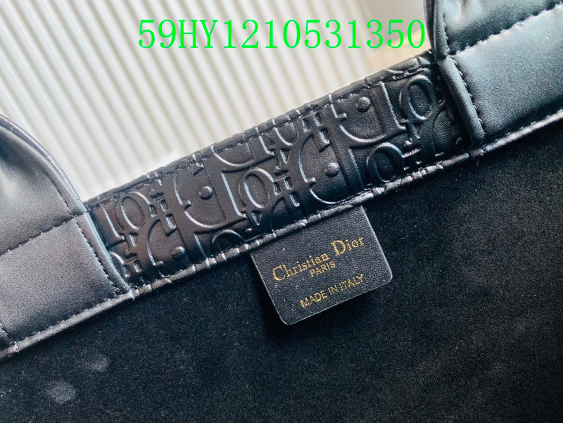 Christian Dior Luxury Bag - The Tote   244