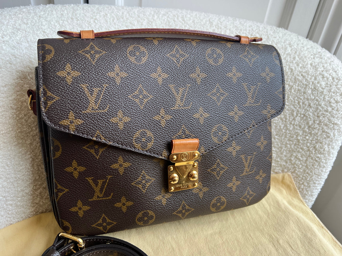Louis Vuitton Pochette Metis Monogram (RRP £2,000)