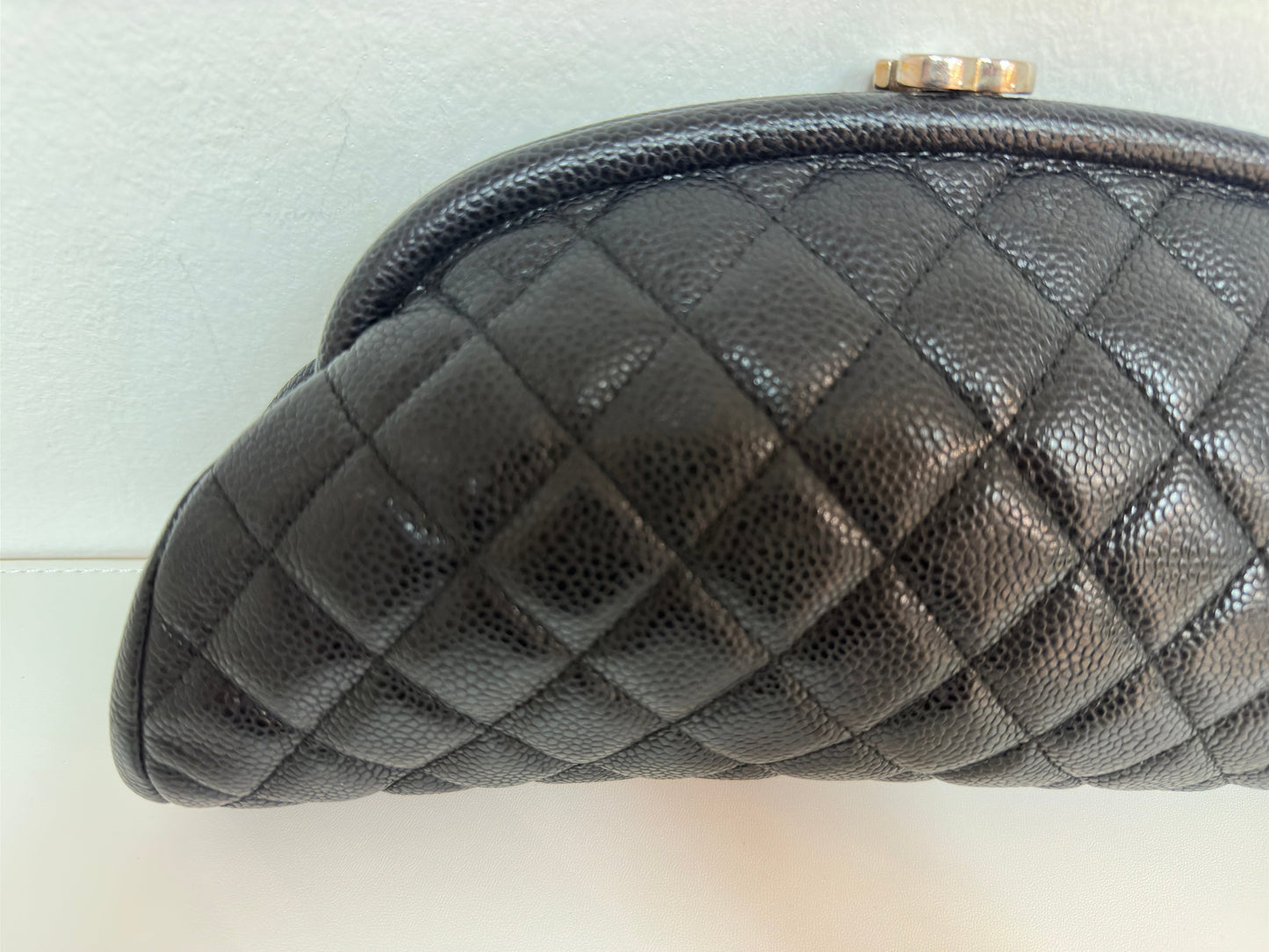 Chanel Quilted Timeless Kisslock Clutch Black Caviar holo 1595