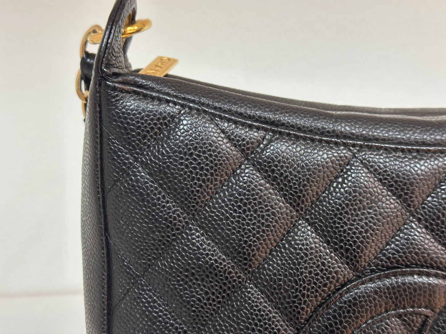 Chanel Black Quilted Caviar CC Logo Chain Shoulder Bag holo 8438