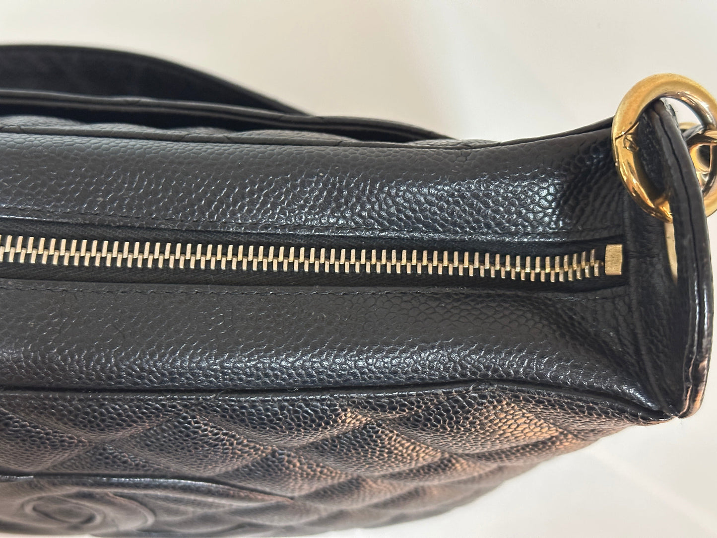 Chanel Black Quilted Caviar CC Logo Chain Shoulder Bag holo 8438