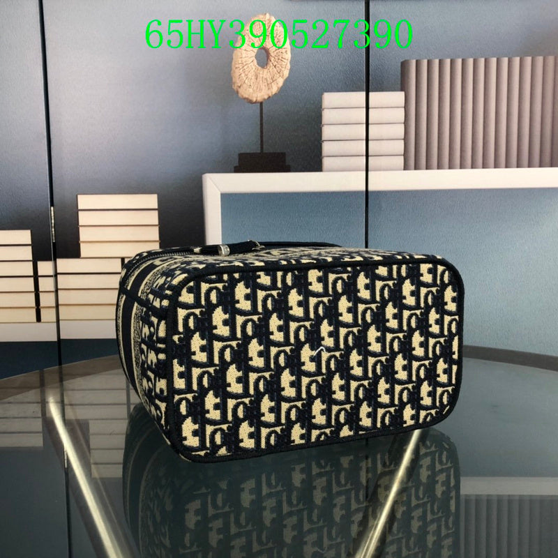 Christian Dior Luxury - The Tote   680