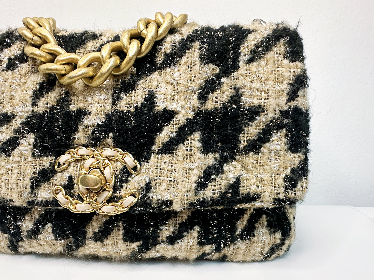 CHANEL 19K HOUNDSTOOTH TWEED 19 Small BEIGE/BLACK 2877 holo card