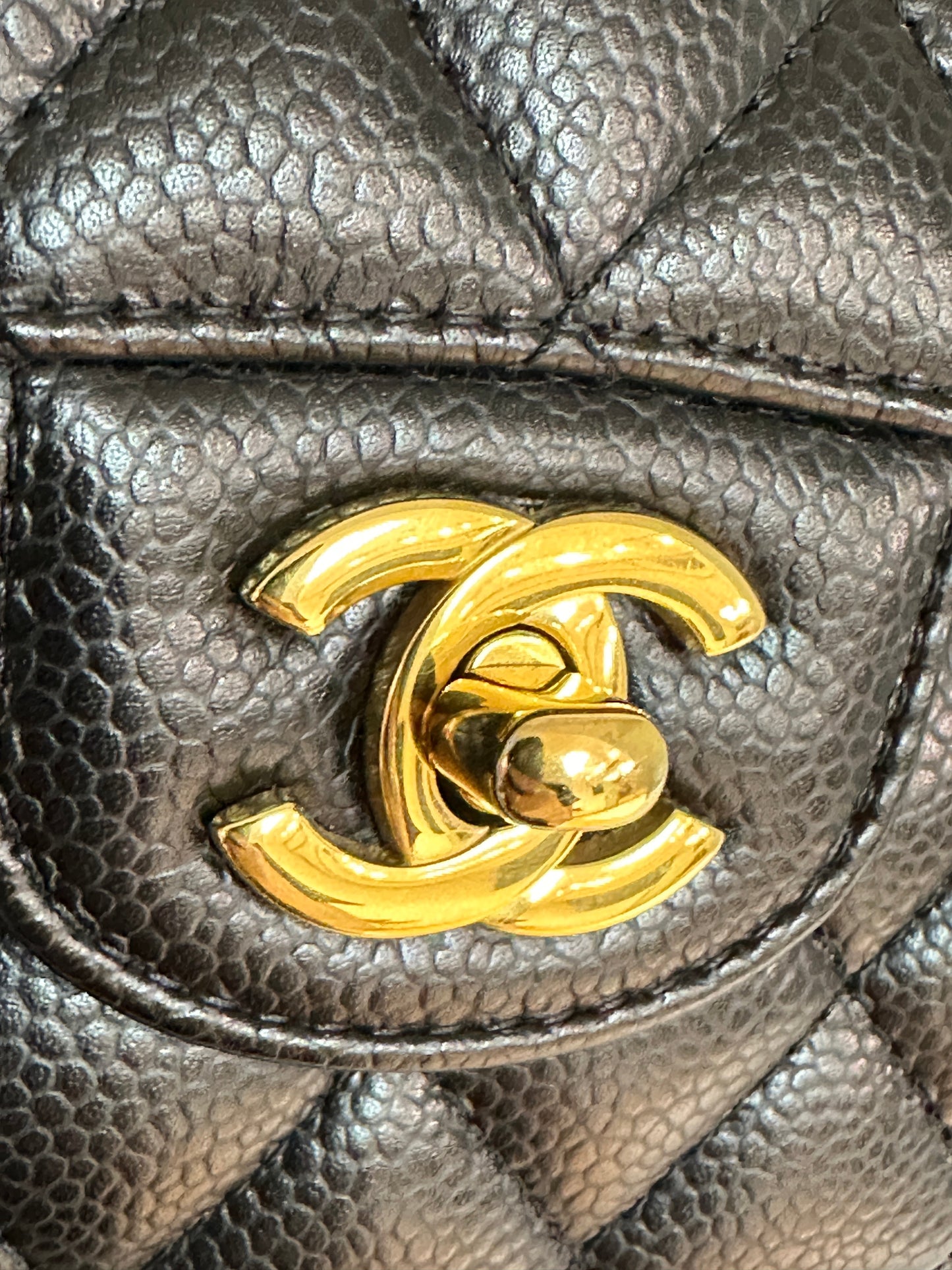 Chanel Medium Classic Quilted Caviar Double Flap Bag Black 2022 year Microchip (There is a slight crack on the inner buckle)