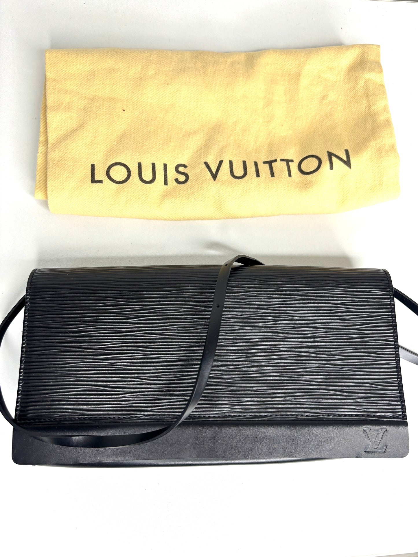 Louis Vuitton Hornfleur Black Epi Leather Pochette Clutch Bag - Preloved