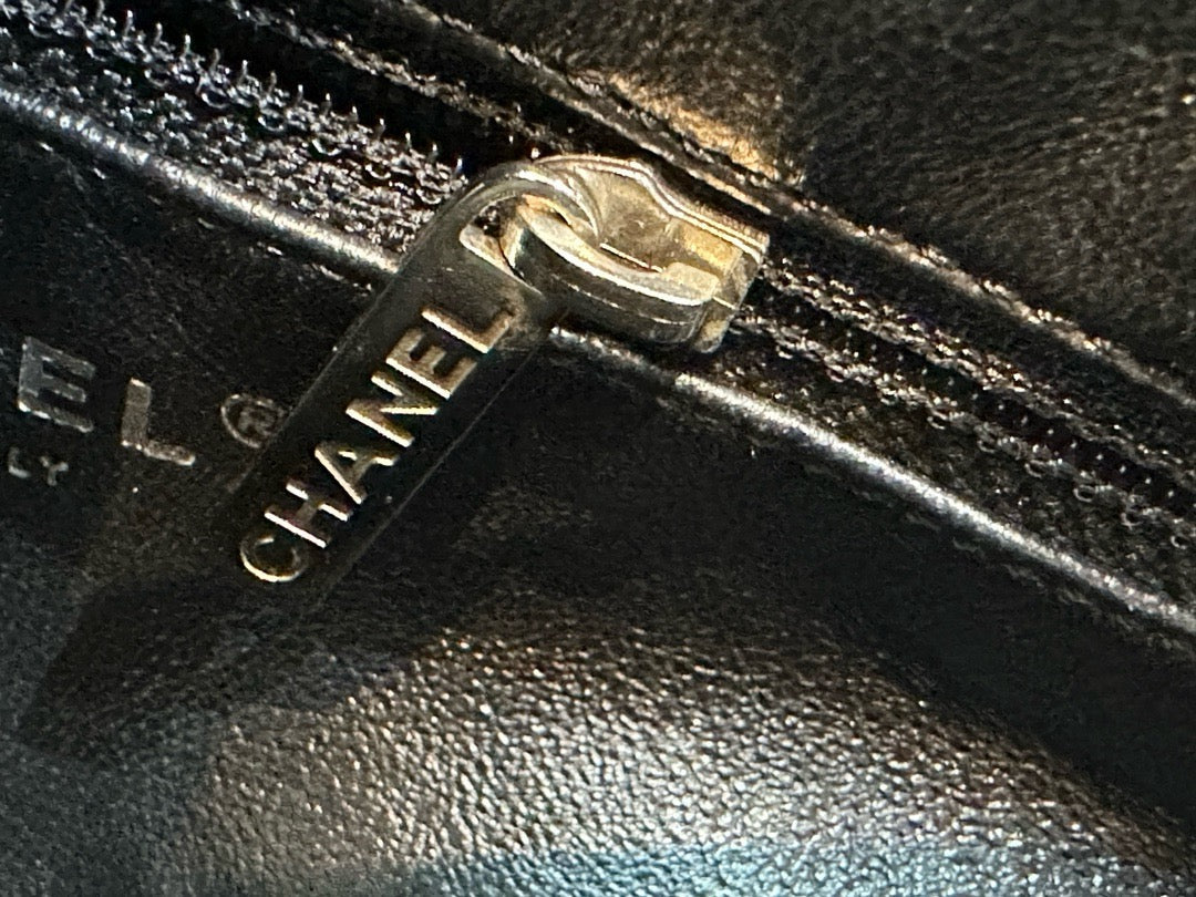 Chanel Quilted Timeless Kisslock Clutch Black Caviar SHW 1634 holo card