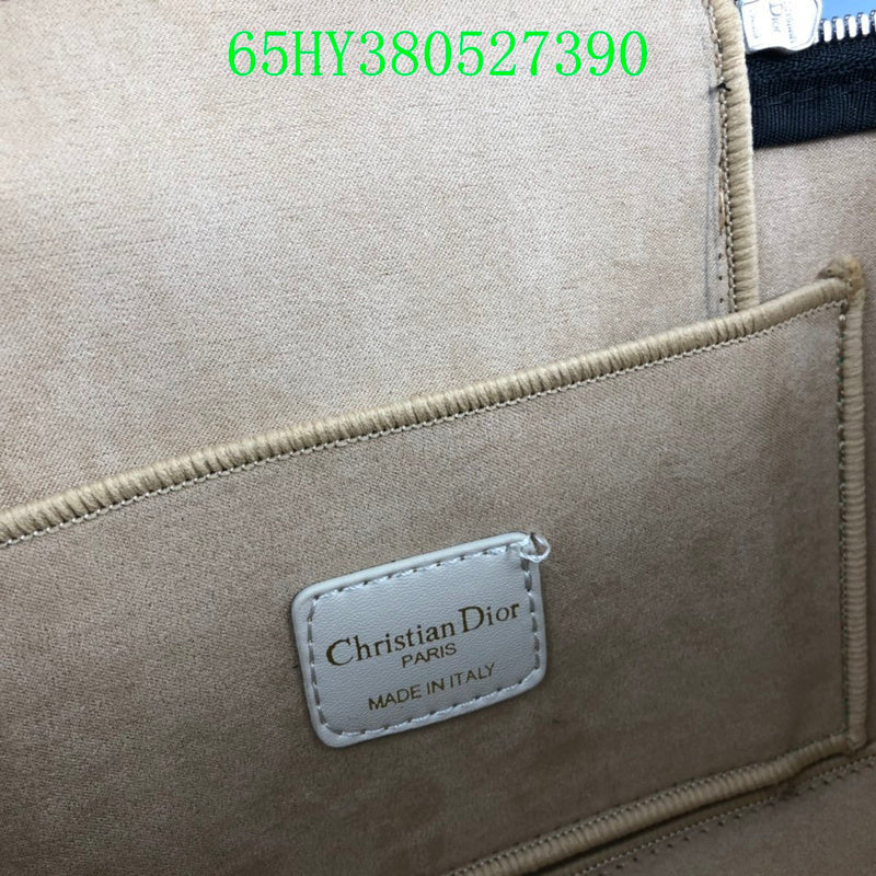 Christian Dior Luxury - The Tote   679