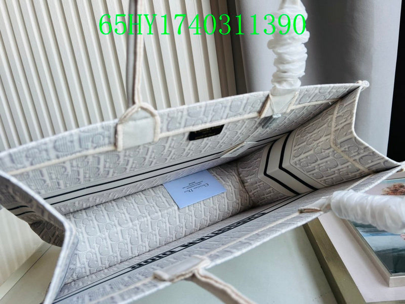 Christian Dior Luxury Bag - The Tote   228