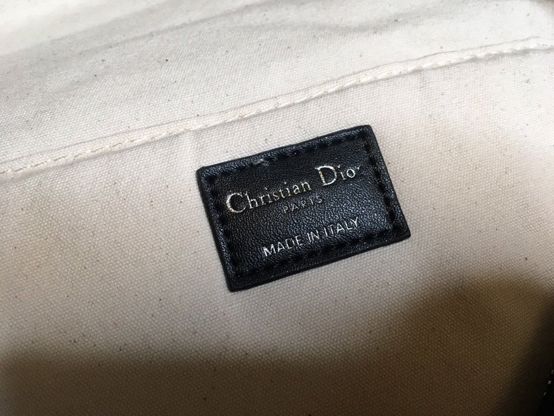 Christian Dior Luxury - The Tote   757
