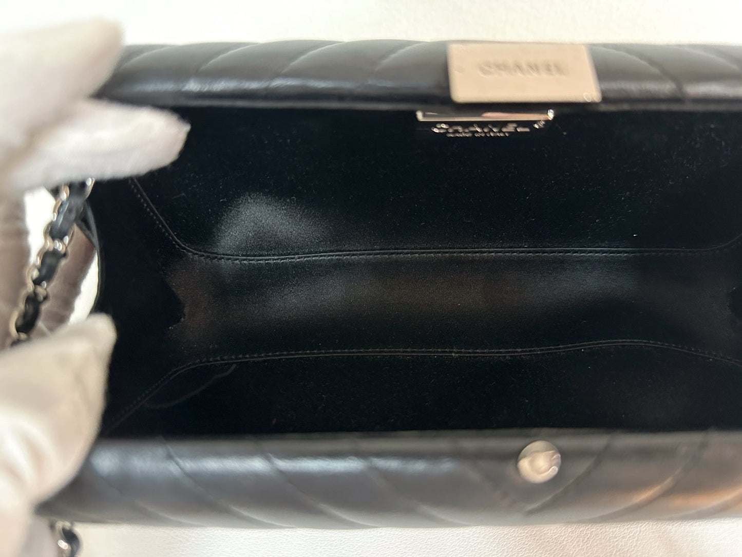 Chanel Chevron Metallic Fringe Clutch 2572 holo card