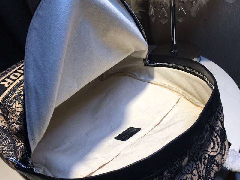 Christian Dior Luxury - The Tote   758