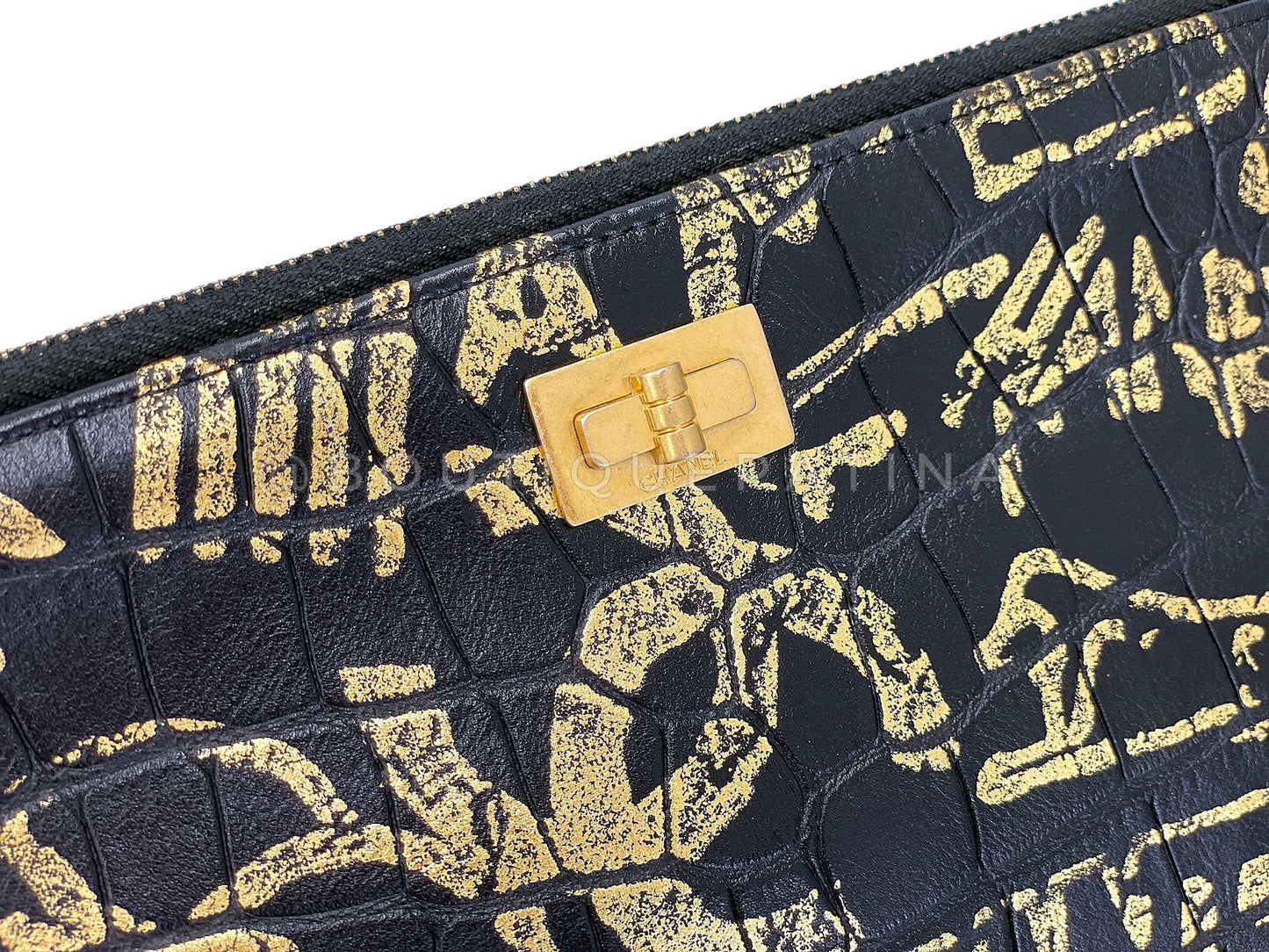 Chanel 19A Egypt Paris-New York Graffiti Print Black Gold Clutch Bag O Case Large 243
