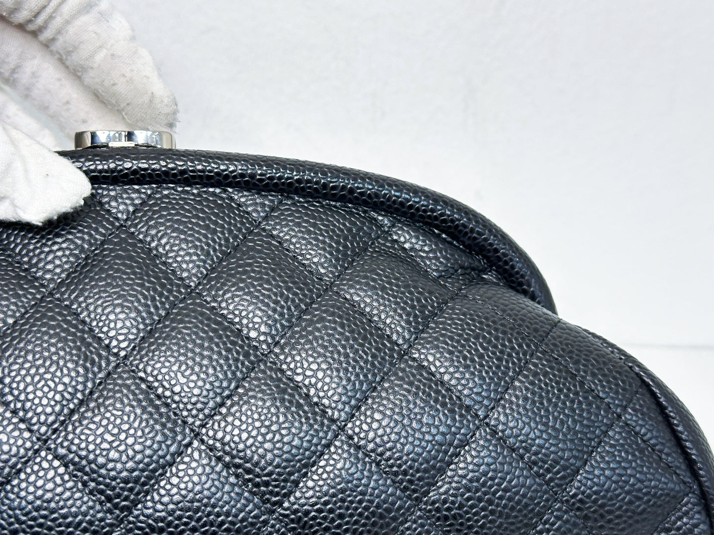 Chanel Quilted Timeless Kisslock Clutch Black Caviar holo 1193
