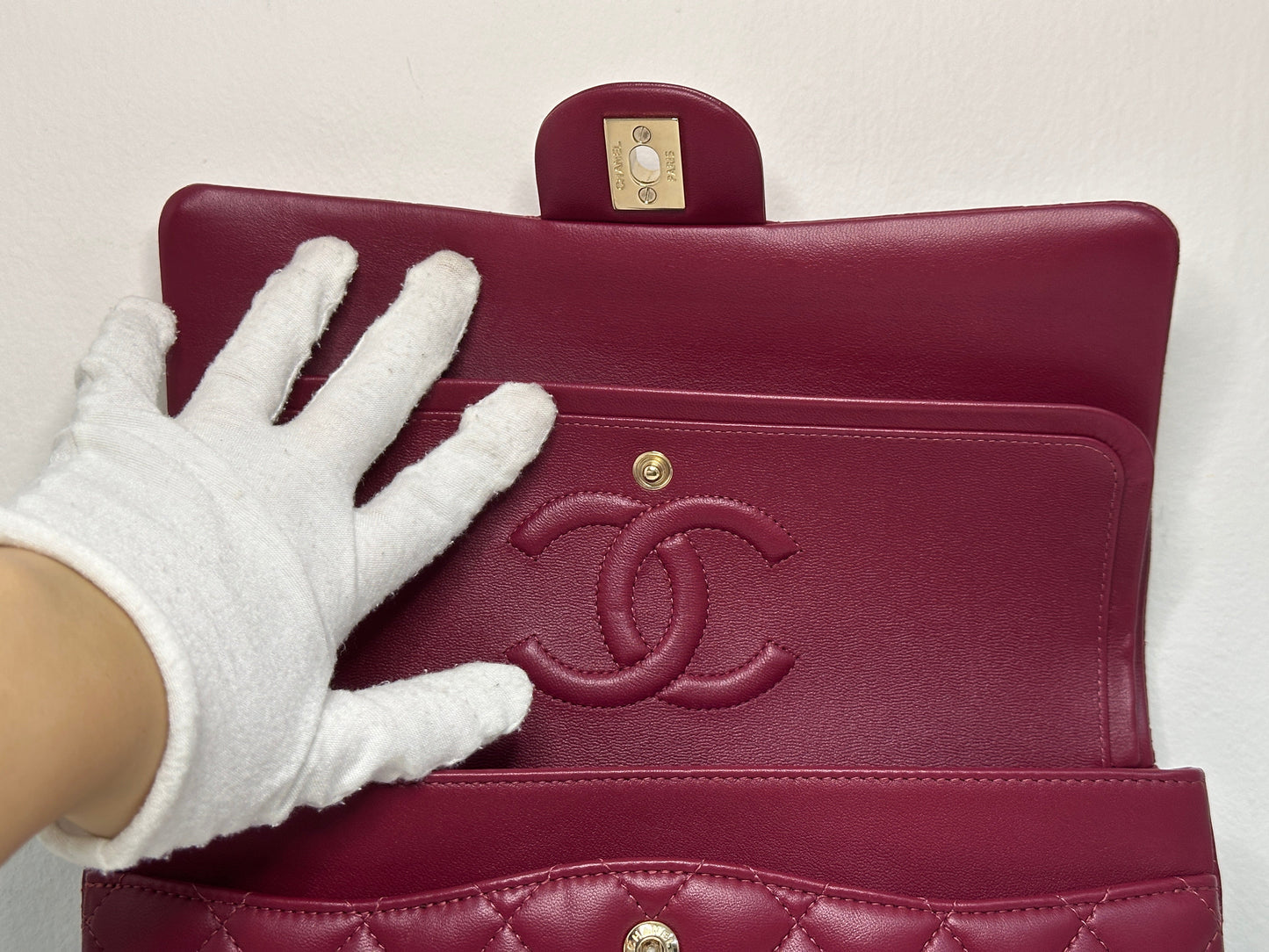 CHANEL MEDIUM 21A CLASSIC DOUBLE FLAP BAG LAMBSKIN DARK RED LGHW ULLK microchip