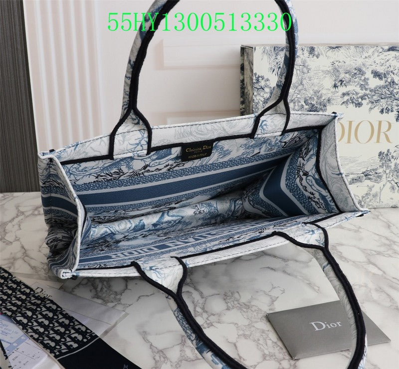 Christian Dior Luxury Bag - The Tote   192