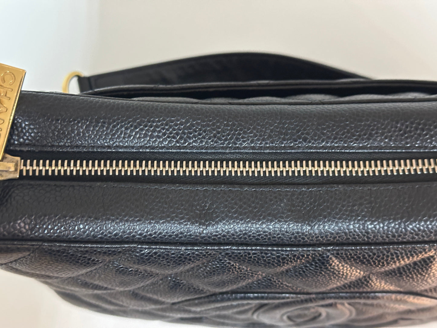 Chanel Black Quilted Caviar CC Logo Chain Shoulder Bag holo 8438