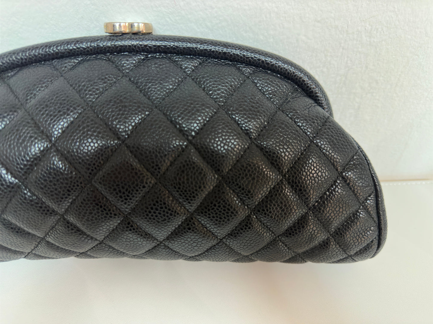 Chanel Quilted Timeless Kisslock Clutch Black Caviar holo 1595