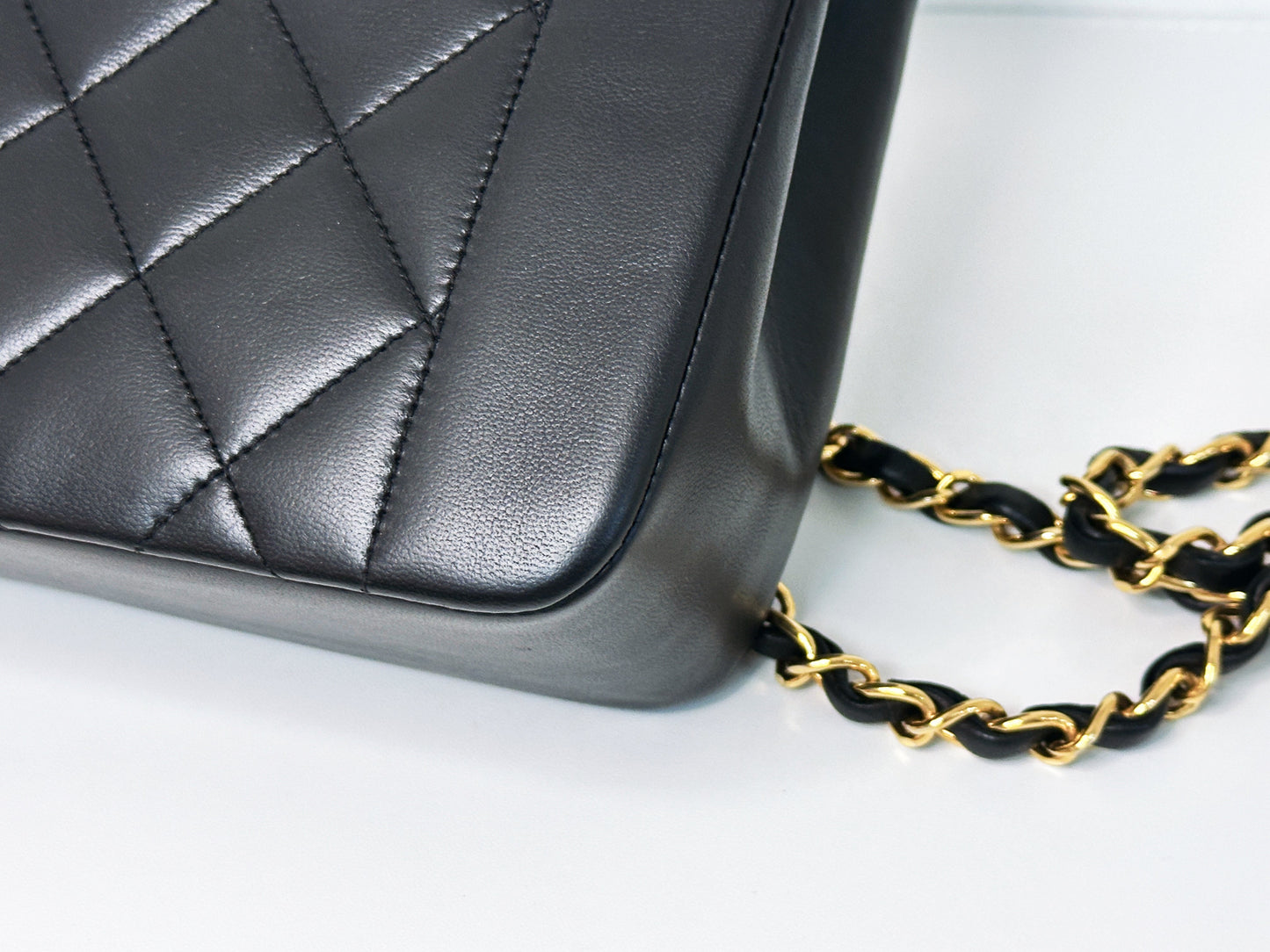 Chanel Vintage Quilted Diana Flap Bag Black Lambskin 3266 holo