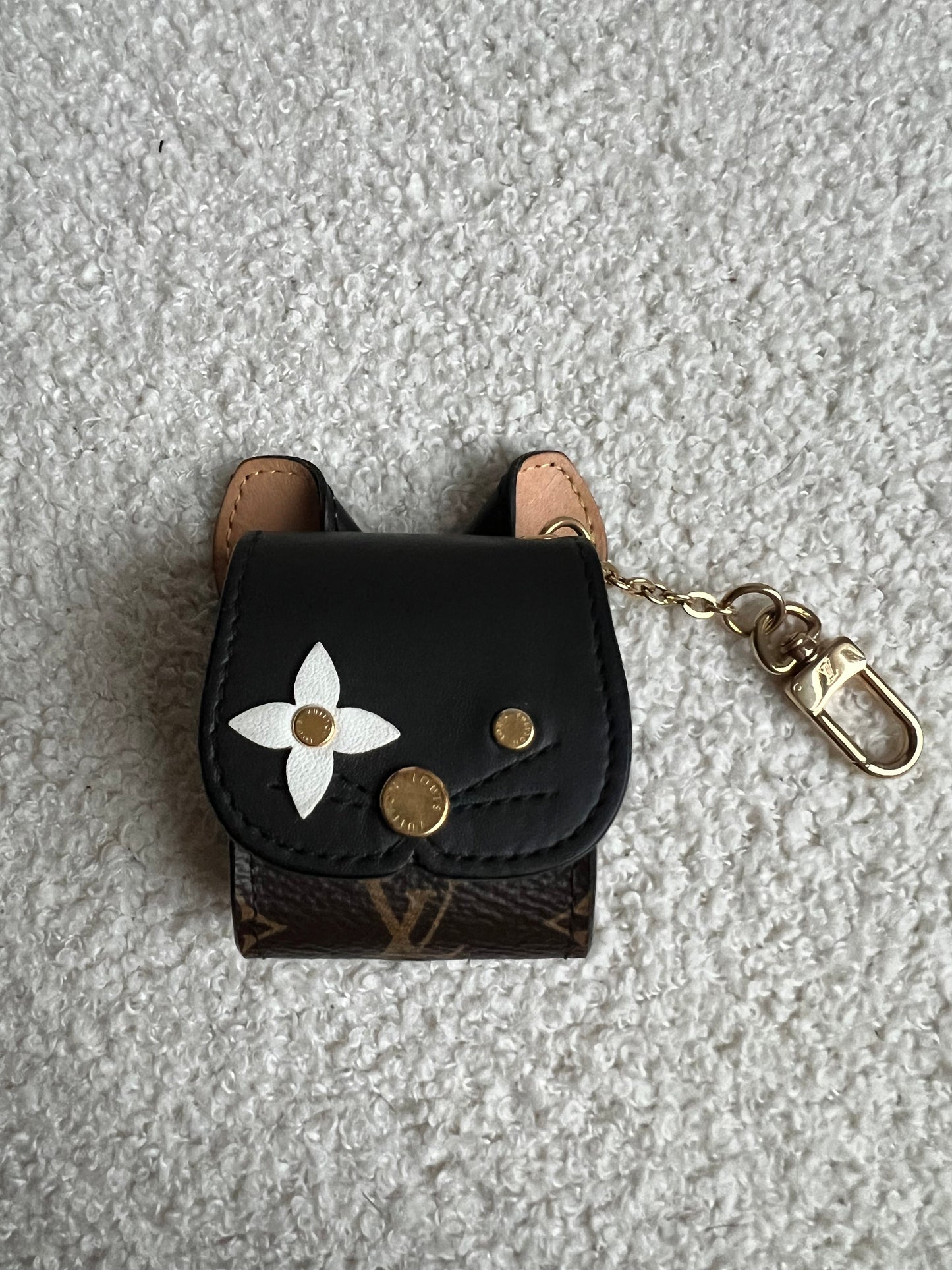 Louis Vuitton Monogram Mouse airpods Case (RRP £350)