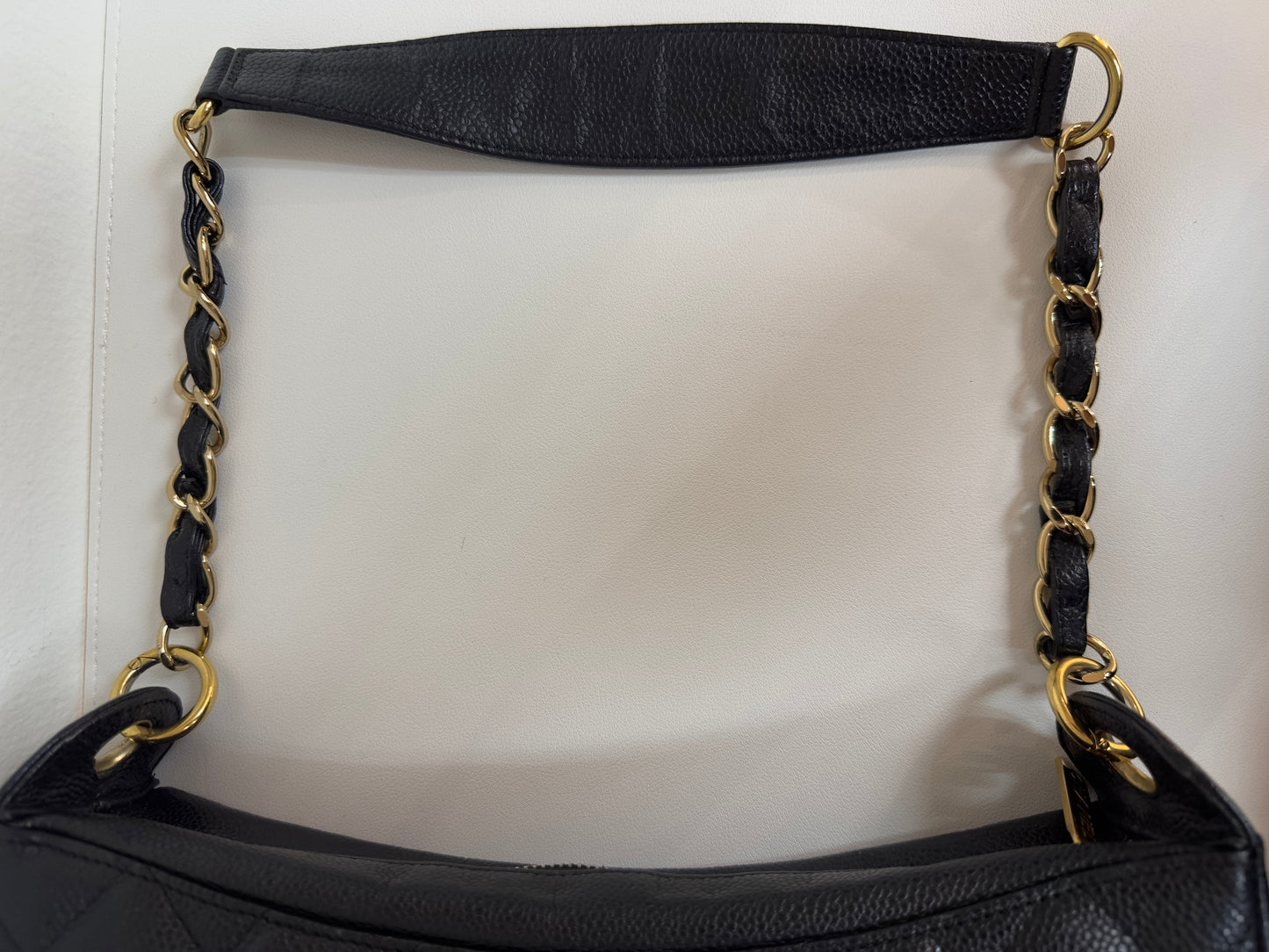 Chanel Black Quilted Caviar CC Logo Chain Shoulder Bag holo 8438