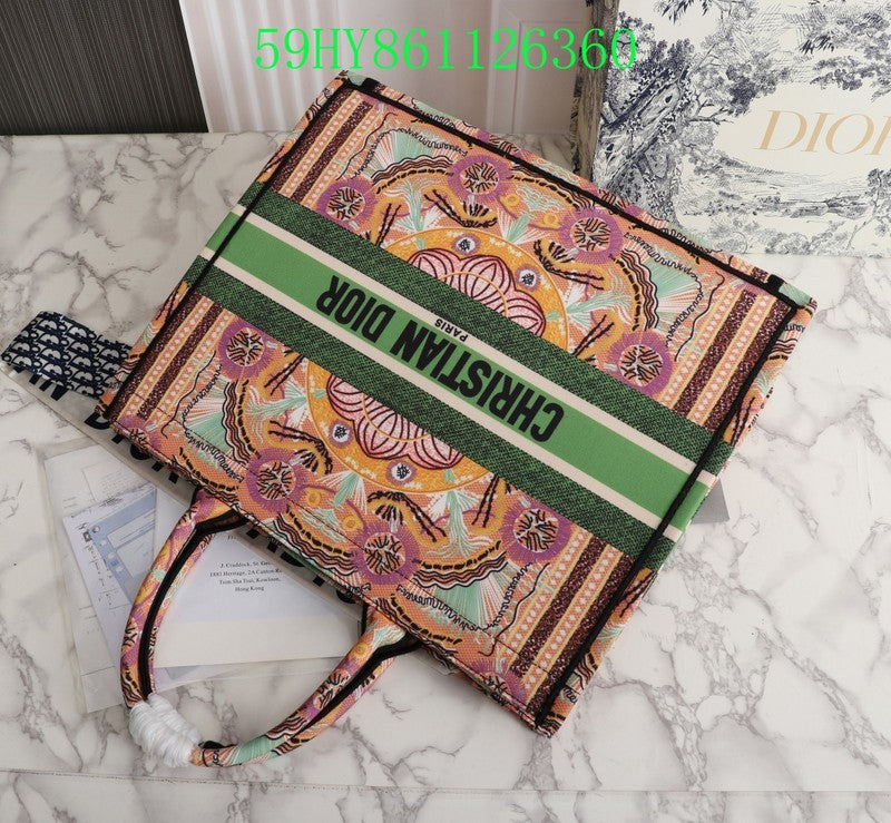 Christian Dior Luxury Bag - The Tote   233