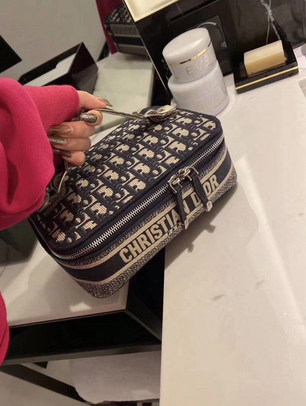 Christian Dior Luxury - The Tote   685