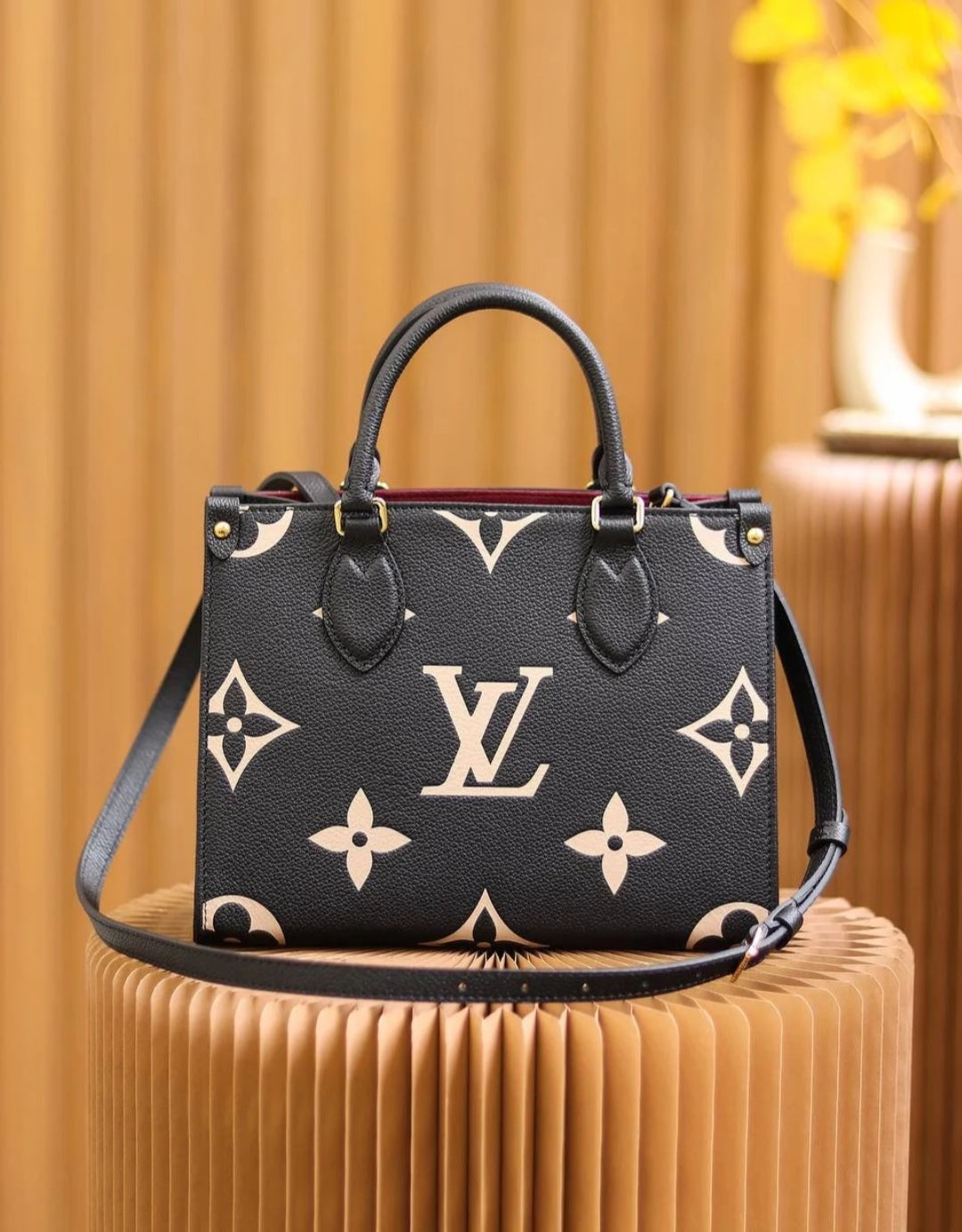 LOUIS VUITTON ON-THE-Go PM