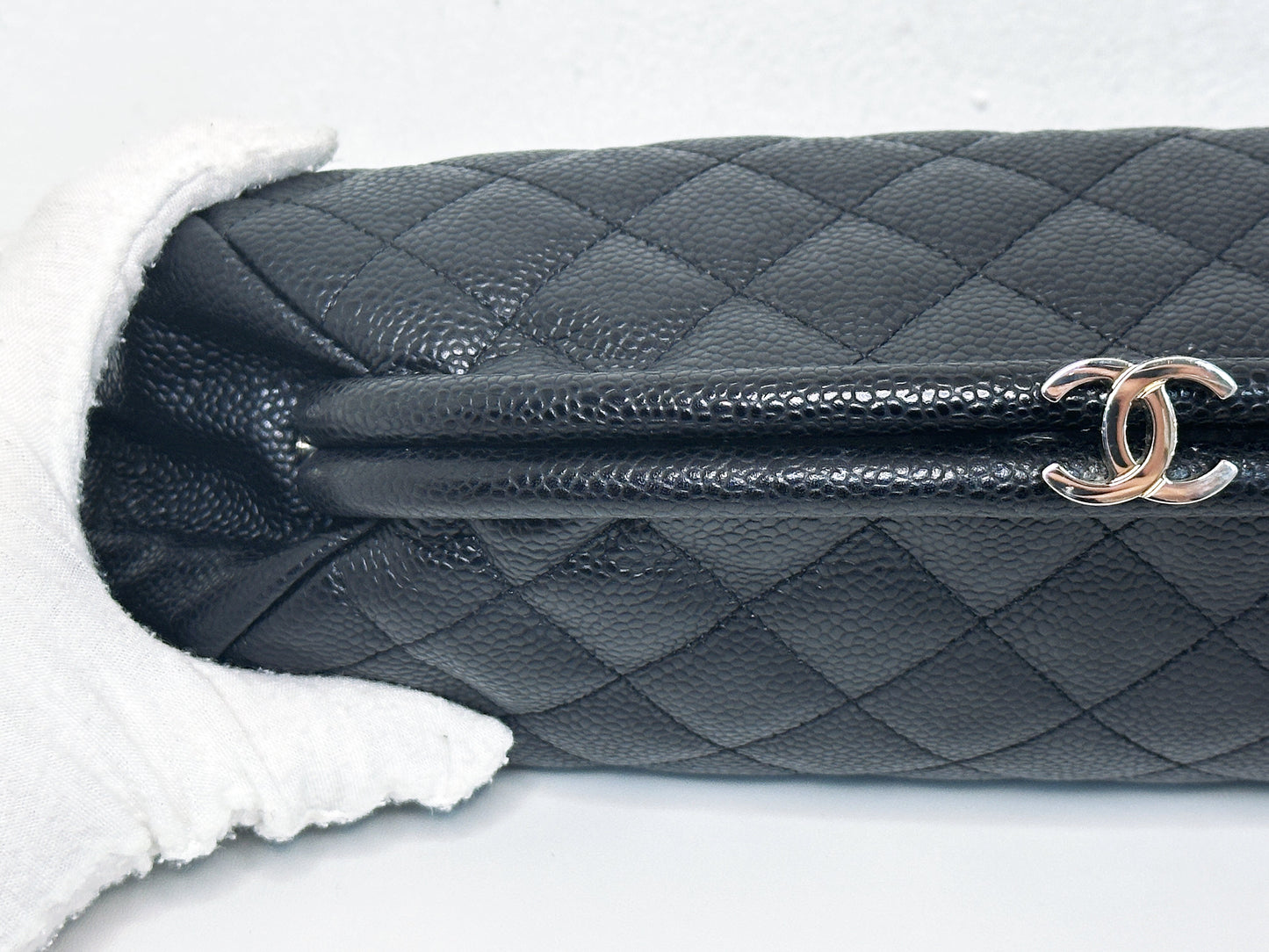 Chanel Quilted Timeless Kisslock Clutch Black Caviar holo 1193