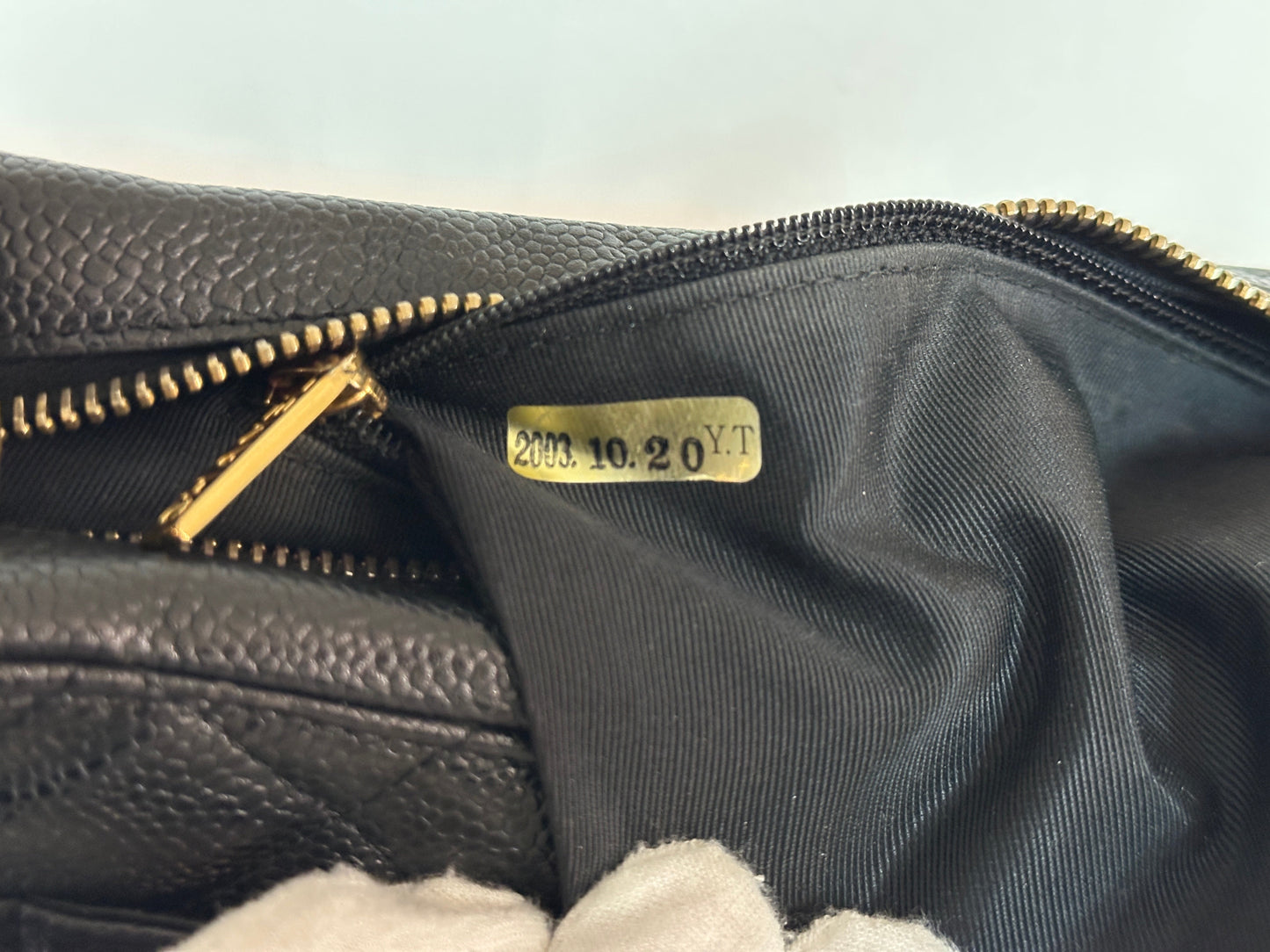 Chanel Black Quilted Caviar CC Logo Chain Shoulder Bag holo 8438