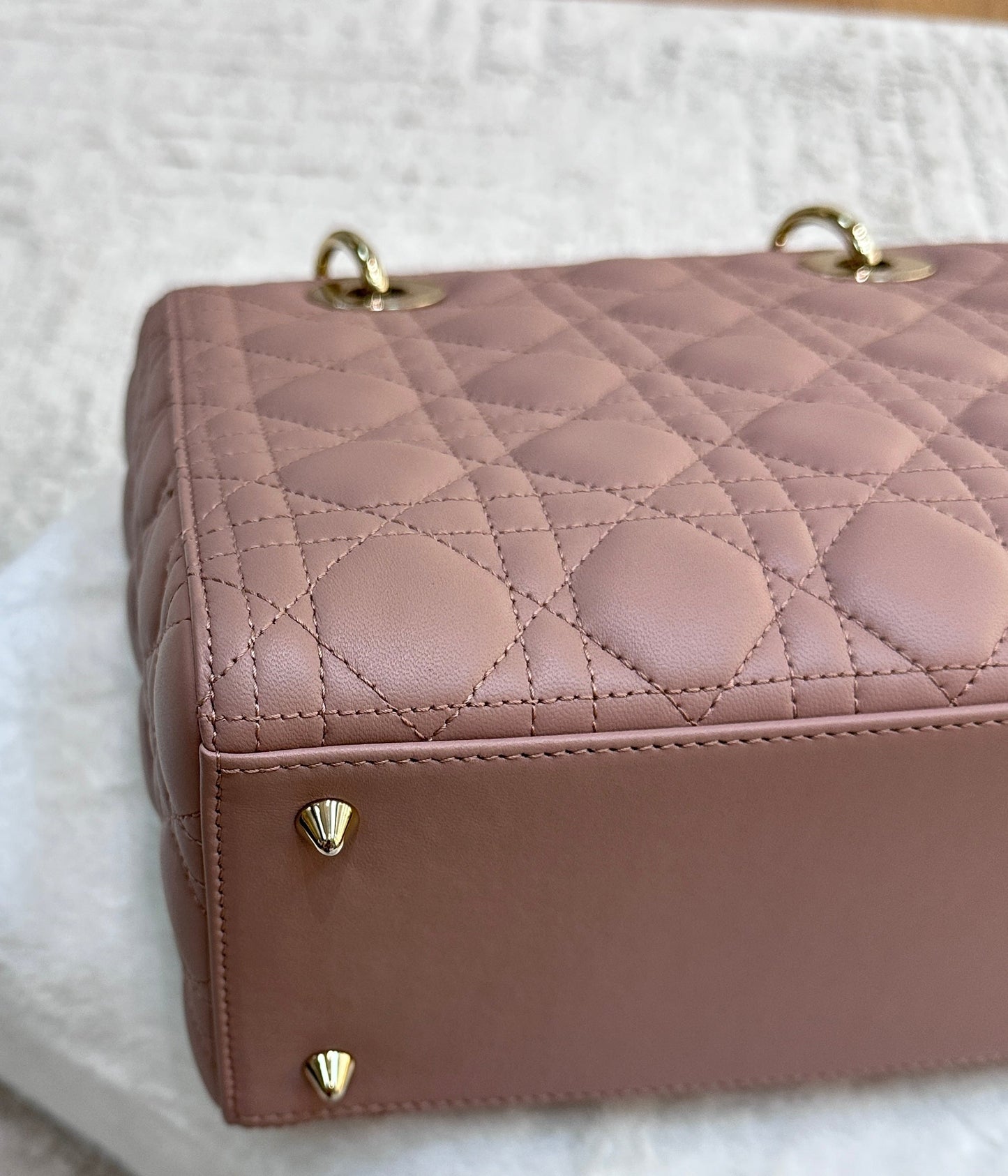 CHRISTIAN DIOR Lambskin Cannage Medium Lady Dior Fard