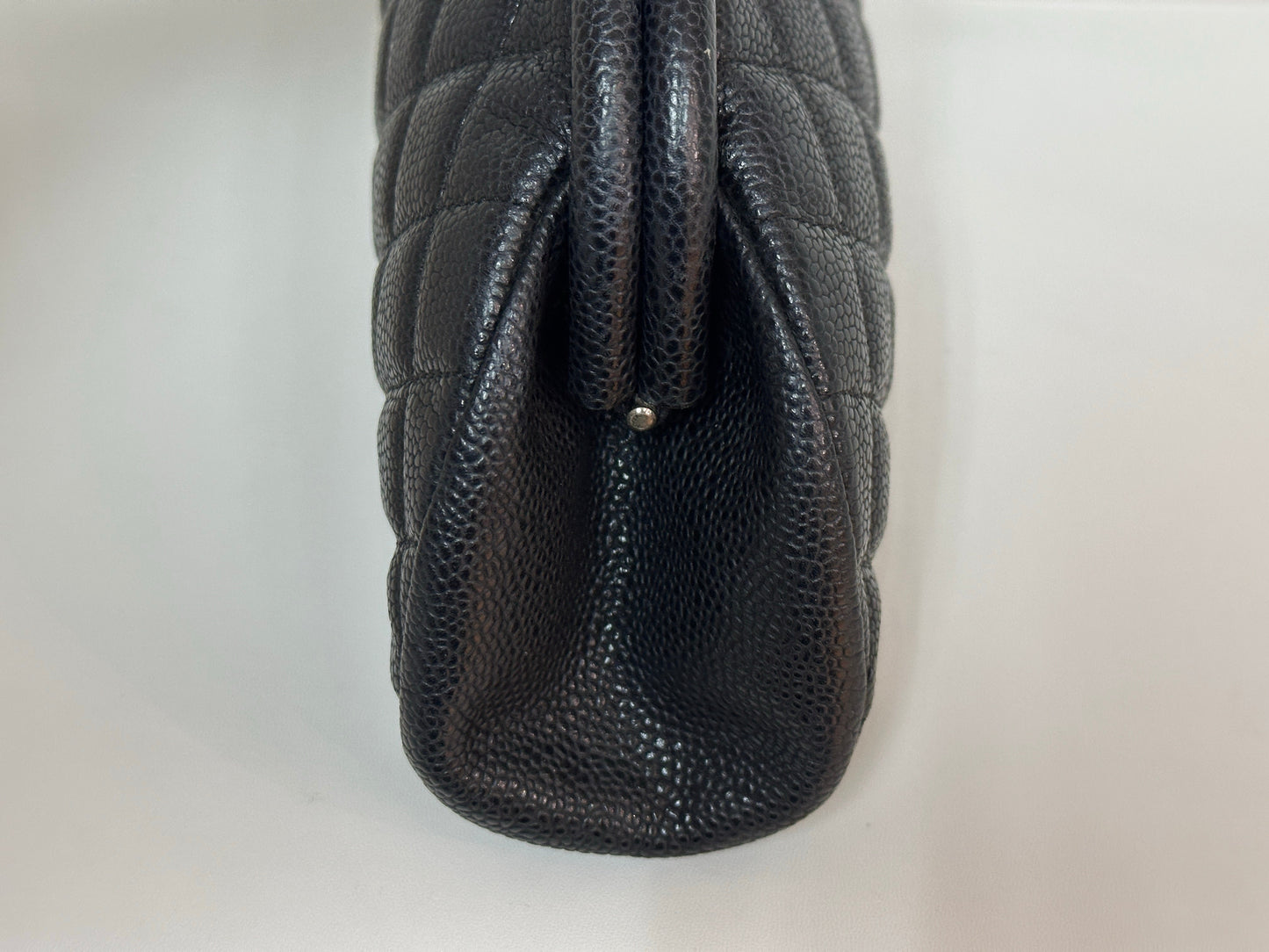 Chanel Quilted Timeless Kisslock Clutch Black Caviar holo 1595