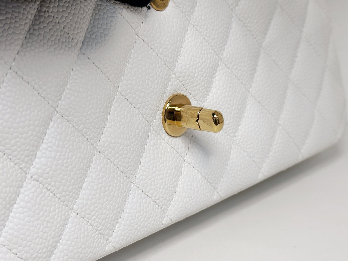 Chanel White Caviar Medium Classic Double Flap Bag 1350 holo card