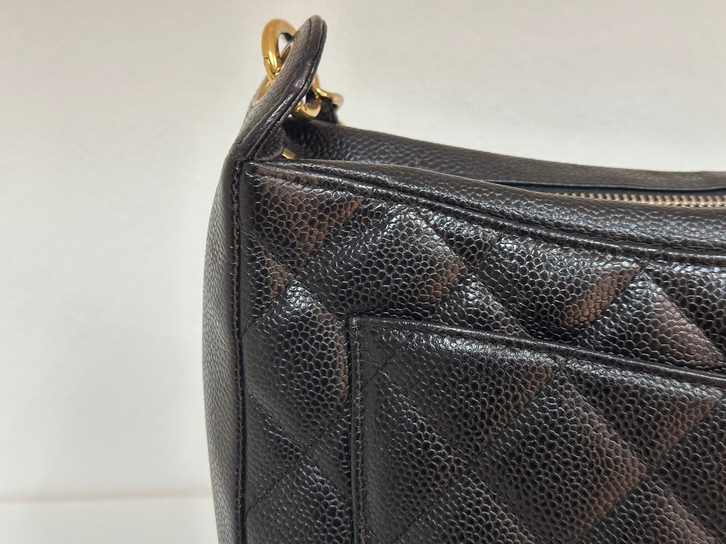 Chanel Black Quilted Caviar CC Logo Chain Shoulder Bag holo 8438