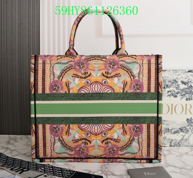 Christian Dior Luxury Bag - The Tote   233
