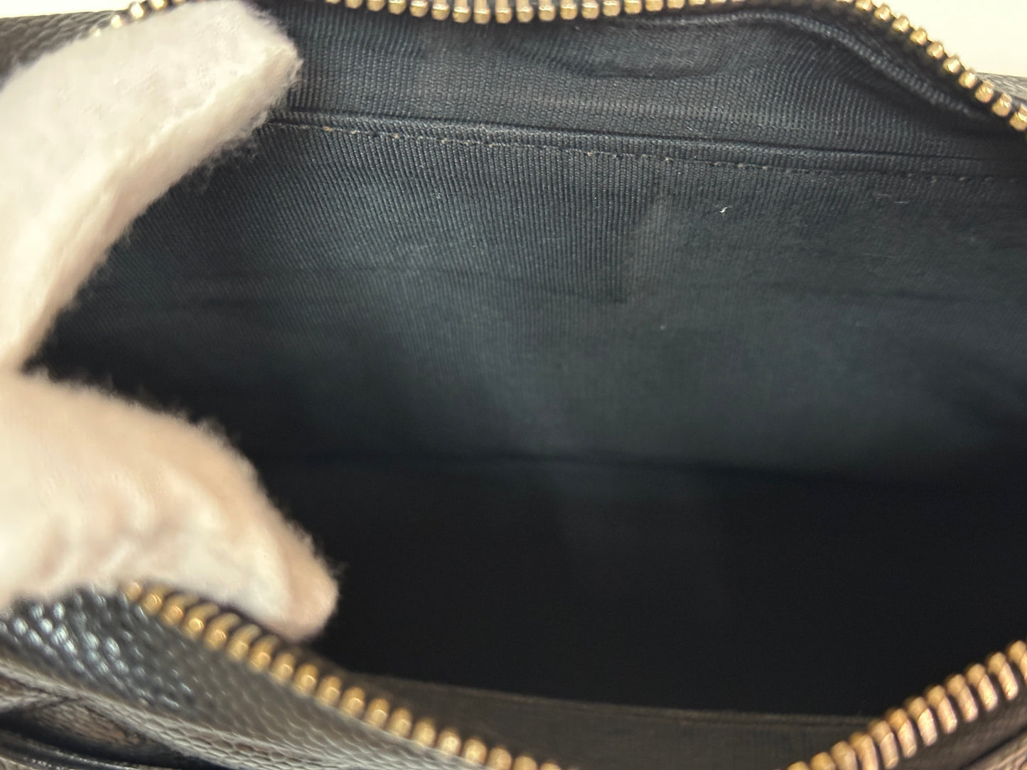 Chanel Black Quilted Caviar CC Logo Chain Shoulder Bag holo 8438