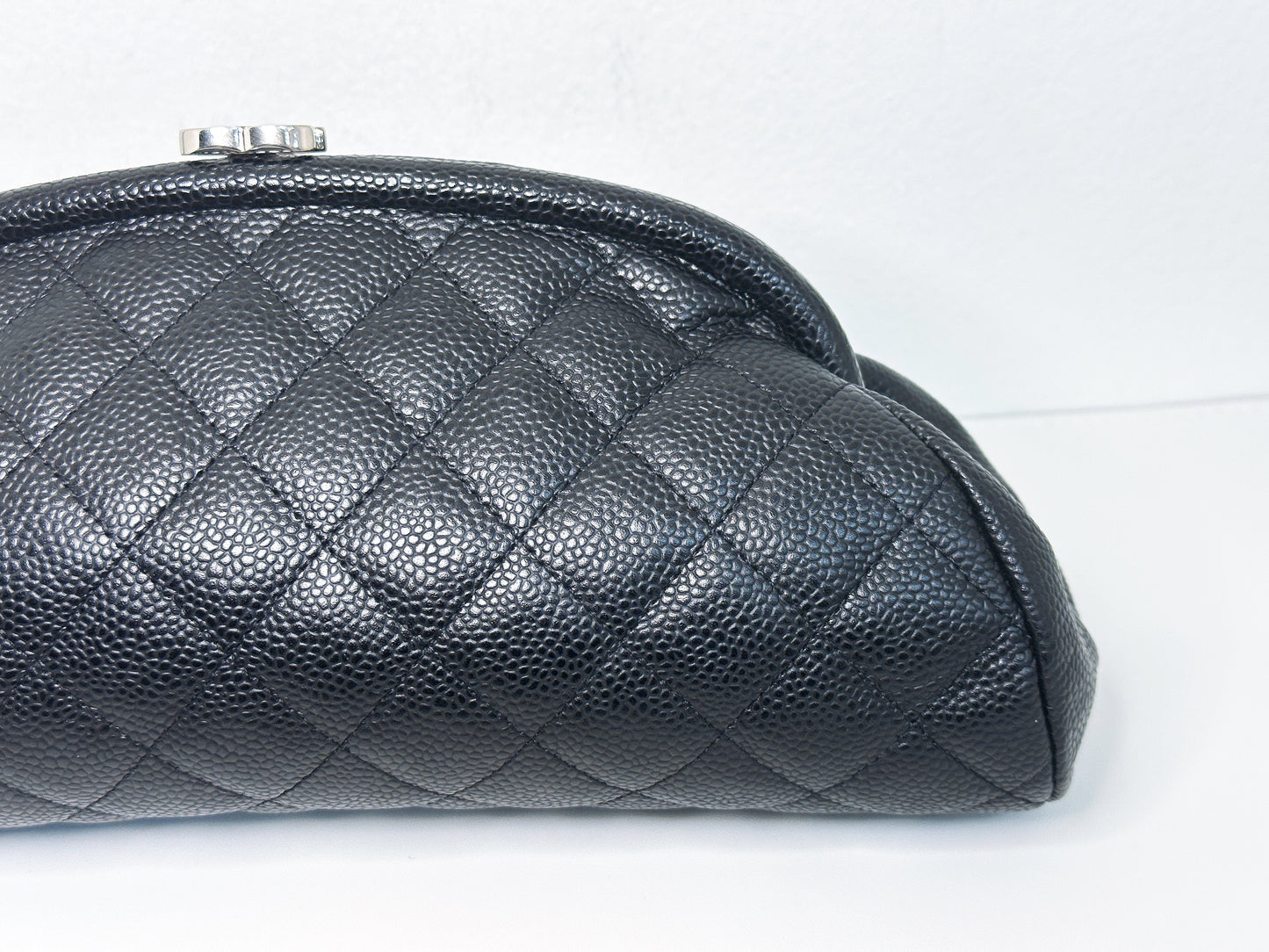 Chanel Quilted Timeless Kisslock Clutch Black Caviar holo 1193