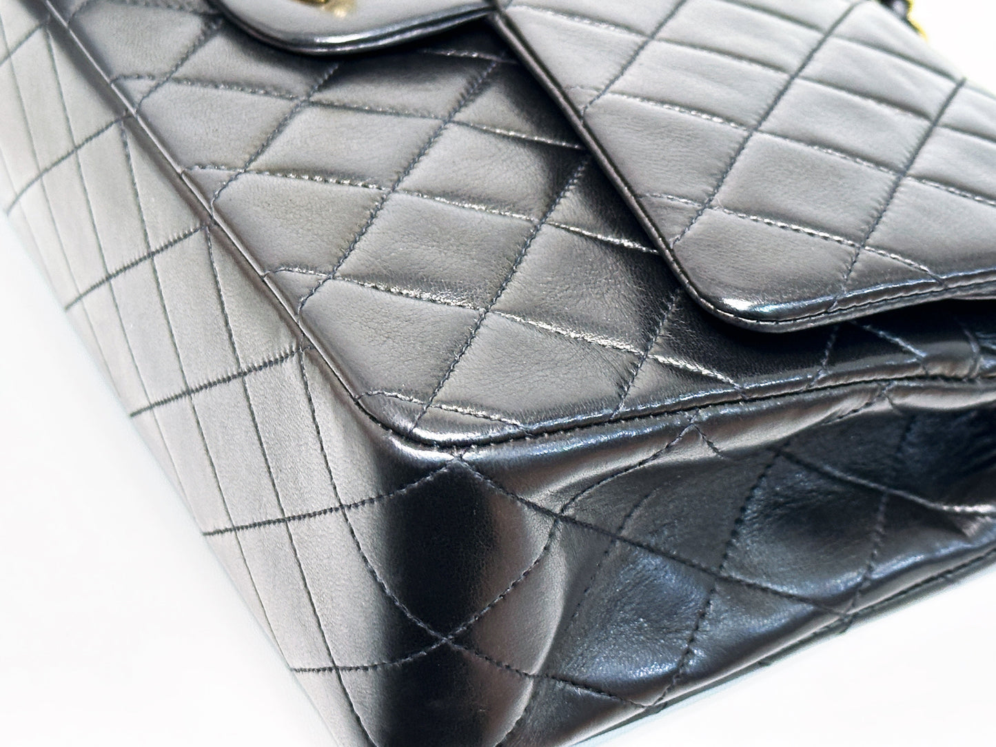 Chanel Vintage Black Quilted Lambskin Medium Classic Double Flap Bag 2843 holo card