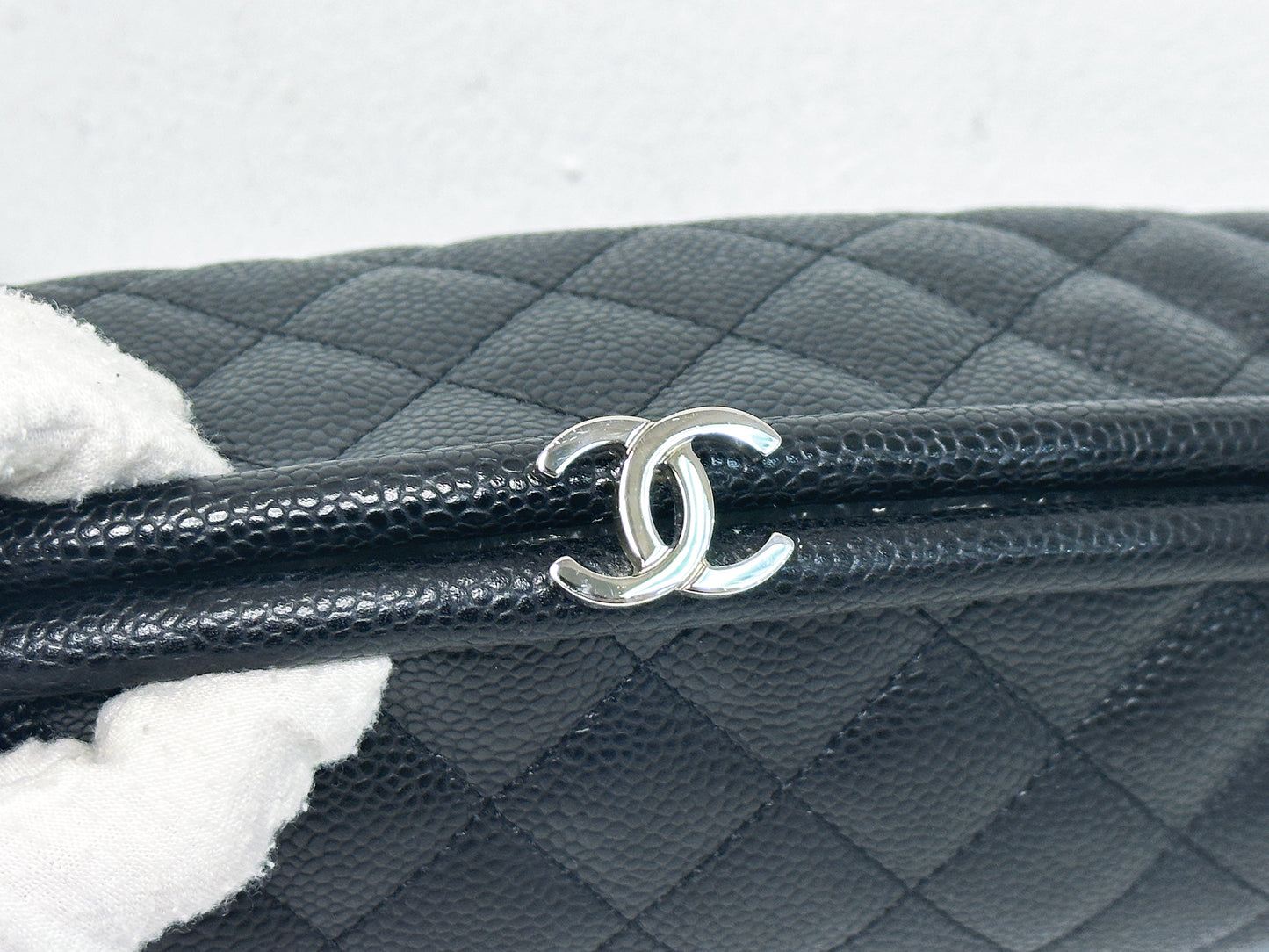 Chanel Quilted Timeless Kisslock Clutch Black Caviar holo 1193