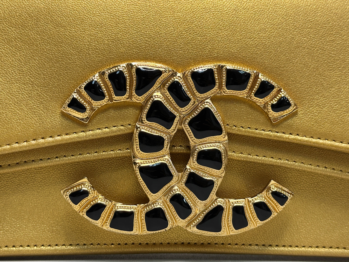 Chanel Lambskin Evening In Egypt Clutch Gold 2815 holo card