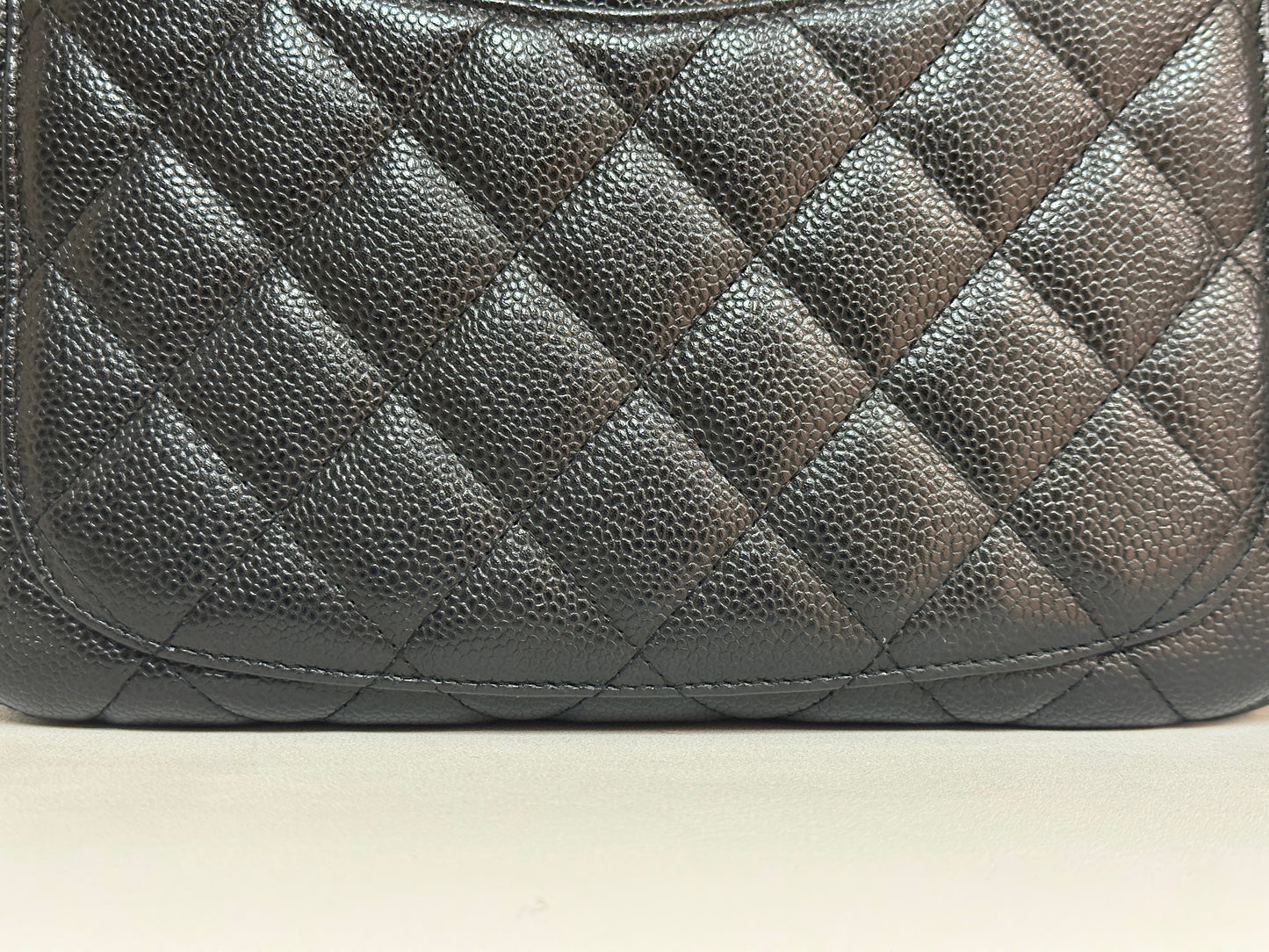 Chanel Black Quilted Caviar CC Logo Chain Shoulder Bag holo 8438